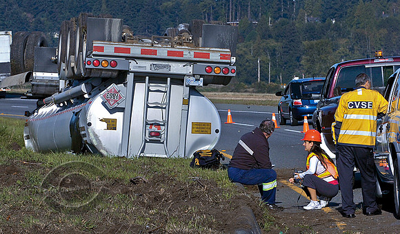 OverturnedTanker100409-01