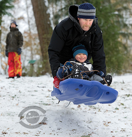 RedwoodSnow112210-02